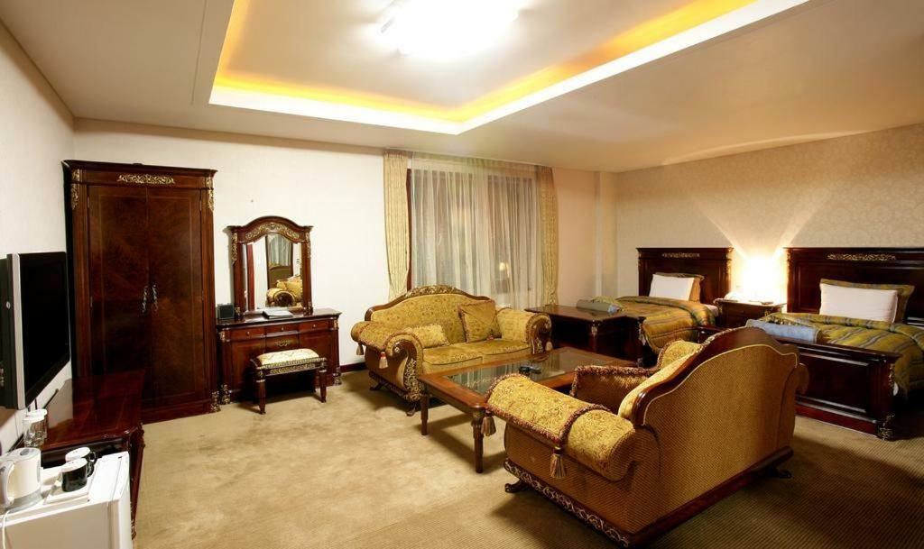 Sunjin Grand Hotel Ulaanbaatar Exterior photo